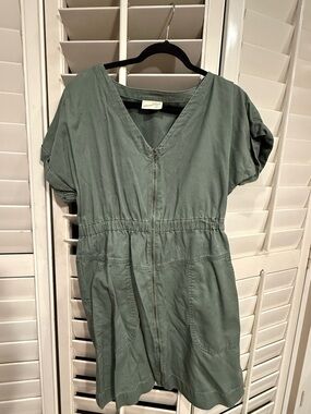 Universal Thread Sage Green Zip-Front Midi Dress
